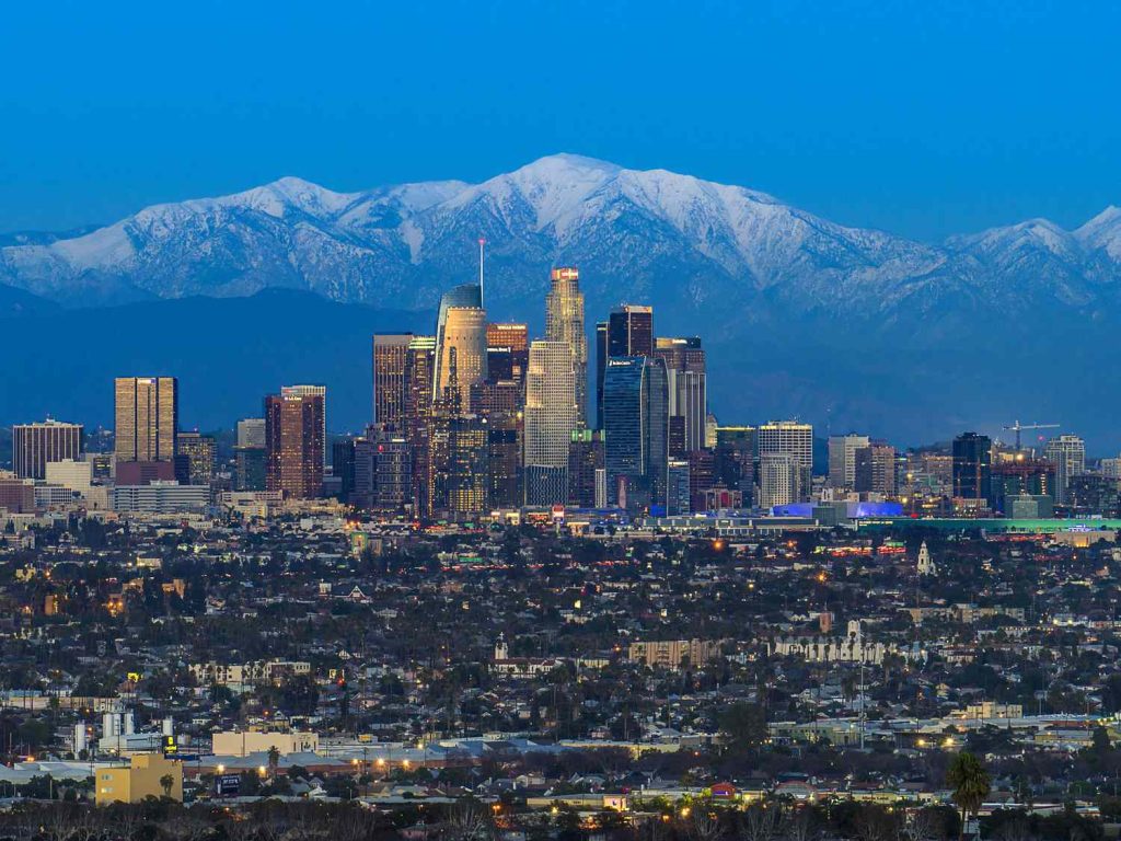 Sunny winter travel destinations in the USA featuring California coastlines, Palm Springs desert scenery, and Arizona landscapes