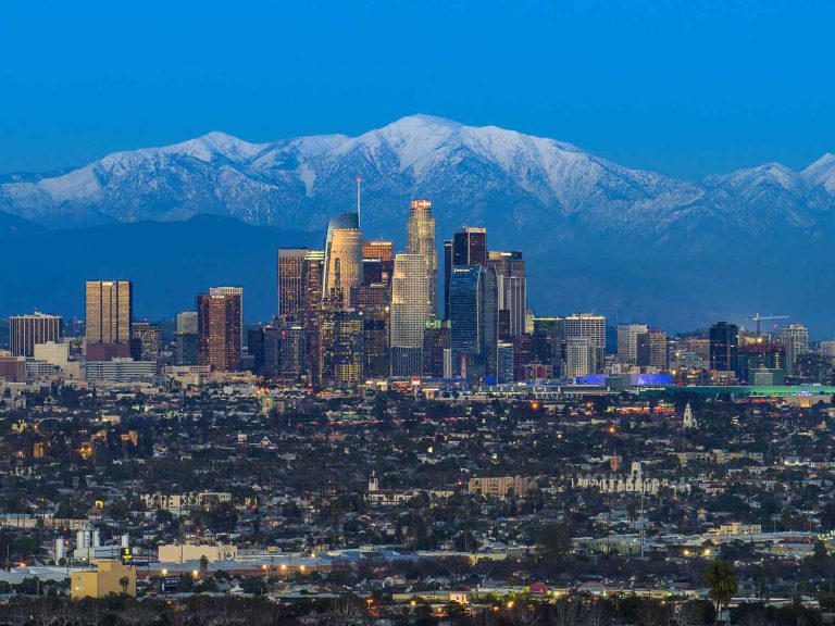 Sunny winter travel destinations in the USA featuring California coastlines, Palm Springs desert scenery, and Arizona landscapes